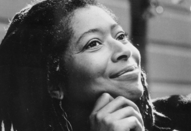 Alice Walker es una escritora, activista e intelectual afroamericana nacida un 09 de febrero de 1944