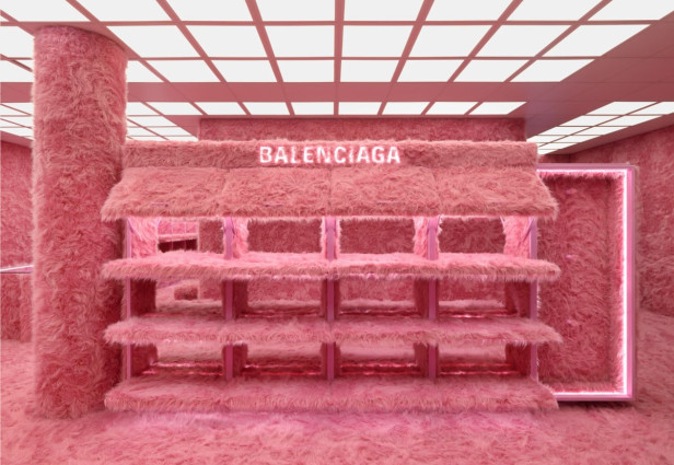 Vistazo a la tienda de Balenciaga en Mount Street, Londres. Fuente: Dezeen