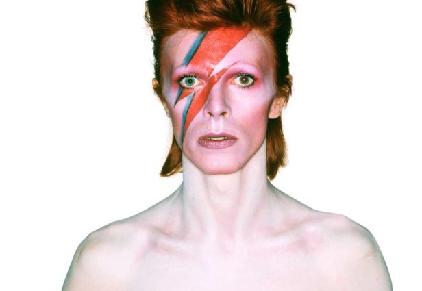 David Bowie, como Aladdin Sane. El personaje más icónico de sus alter-ego. Fuente: Arts & Collections