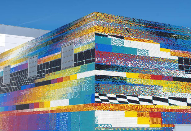 Felipe Pantone leikkii väreillä ja valolla kaupunkitaiteessaan. Lähde: Felipe Pantonen verkkosivusto