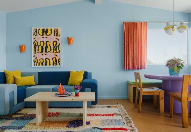 לאה רינג נתנה חיים לדירה ציורית בקליפורניה. צילום: Design Milk