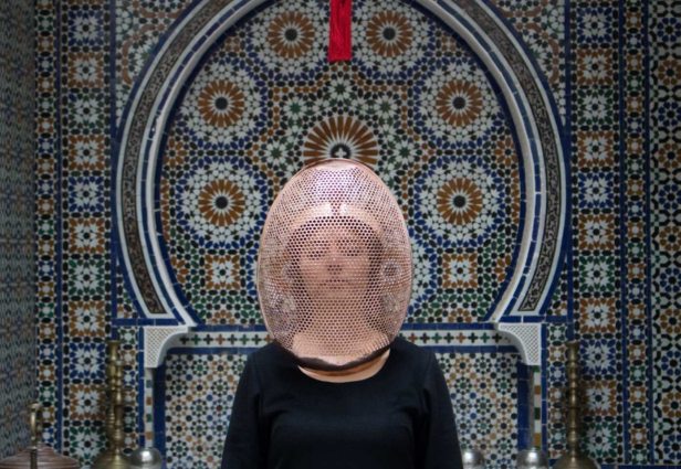 Madiha Sebbani. Imagen que forma parte de The Mask Project. Fuente: Postscript Magazine
