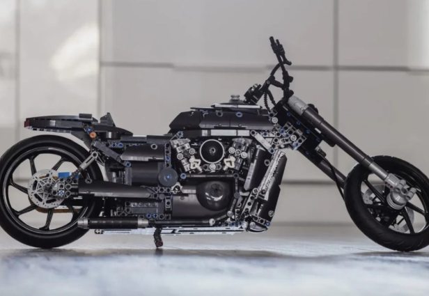 Pale4가 레고 조각으로 만든 오토바이를 살펴보세요. 사진: 얀코 디자인
