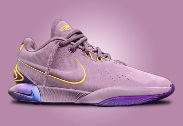 Regardez la Nike LeBron 21 "Violet Dust". Photo: Hypebeast