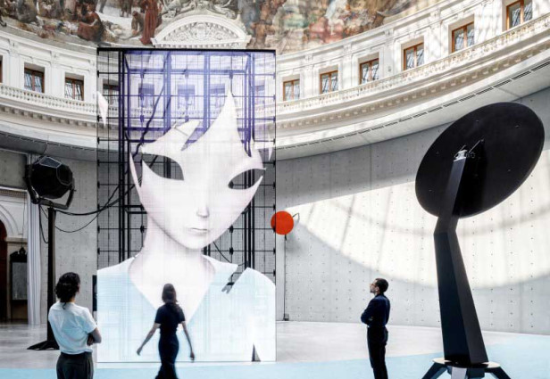 Humanité et intelligence artificielle se confondent dans cette exposition de Philippe Parreno. Photo: La Bourse de Commerce