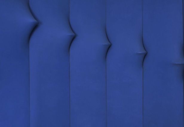 אגוסטינו בונאלומי (1935-2013), Blu abitabile (כחול מושכל), 1967. צילום: כריסטי'ס בלונדון