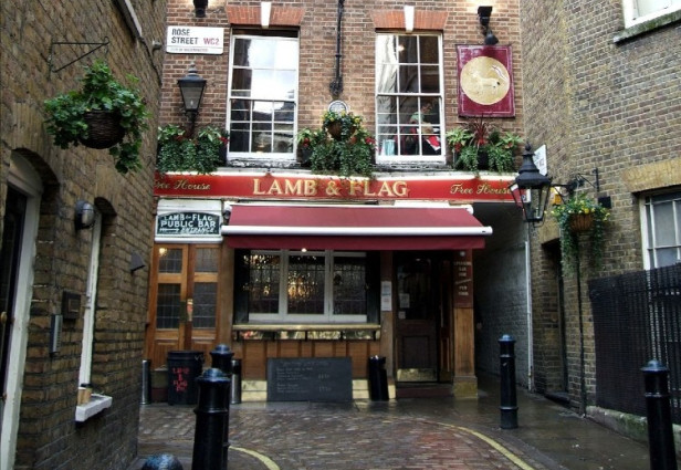Lamb & Flag est un pub anglais avec 400 ans de tradition qui pourrait fermer en raison de la pandémie de coronavirus