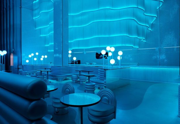 Masquespacio dio vida a Mo, una espectacular pastelería-bar de Arabia Saudita. Fuente: Restaurant & Bar Design Awards 