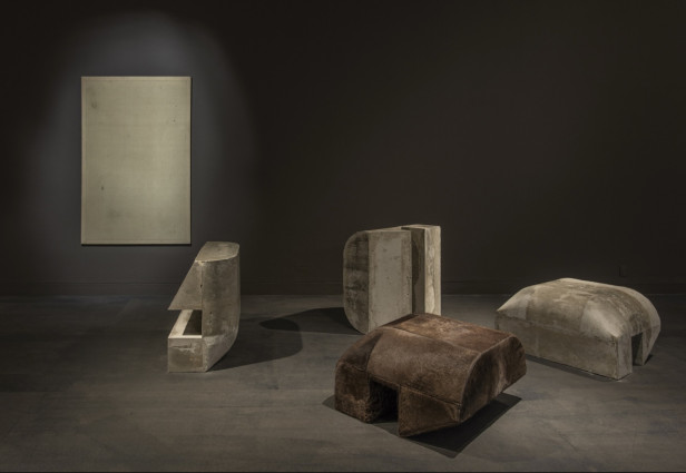 Muebles creados por Rick Owens. Fuente: Public Delivery