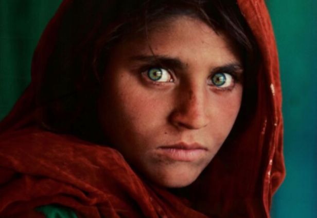 Afgan kızı. Steve McCurry. Fotoğraf: “Sotheby's”