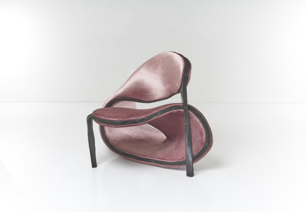 Taotie Man Chair Lähde: David Gill Gallery