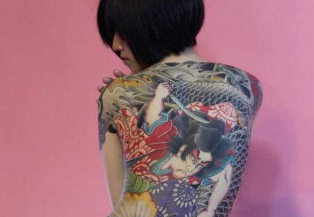 Artista del tatuaje Tebori. Fuente: CNN