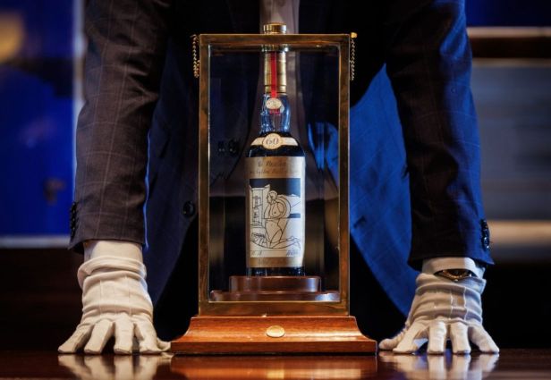 मैकलन अदामी बोतल को वेलेरियो अदामी द्वारा डिजाइन किया गया था। फोटो: आर्टनेट