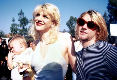 Courtney Love ja Kurt Cobain vauvansa Frances Bean Cobainin kanssa vuoden 1993 MTV Awards -gaalassa. Lähde: The New Yorker