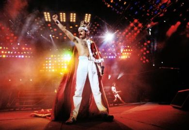 Freddie Mercury tocando con Queen. Foto: The Art Newspaper