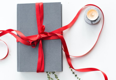 Ten books to get into the Christmas mood. PHOTO: Unsplash