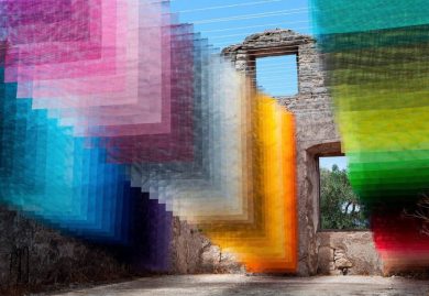 La instalación Kagkatikas Secret, del dúo alemán Quintessenz, cuenta con 120 tonos diferentes de color. Fuente: Inspiration Grid