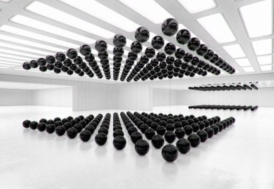 Mustat ilmapallot, vuodesta 2016. Tadao Cern. Lähde: Tadao Cern Instagram