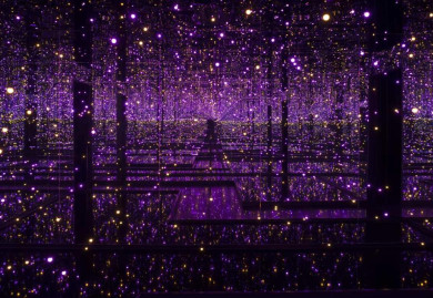 Infinity Mirrored Room - täynnä elämän loistoa Lähde: Tate Modern -verkkosivusto