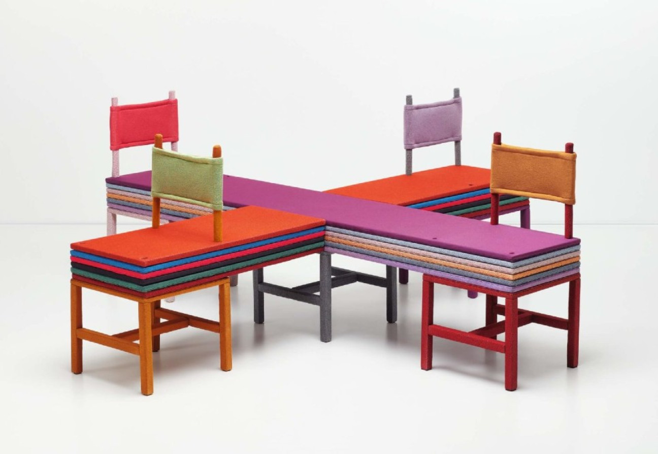 Knit! Color y unidad en esta mesa de Yinka Ilori. FOTO: thedesignedit.com