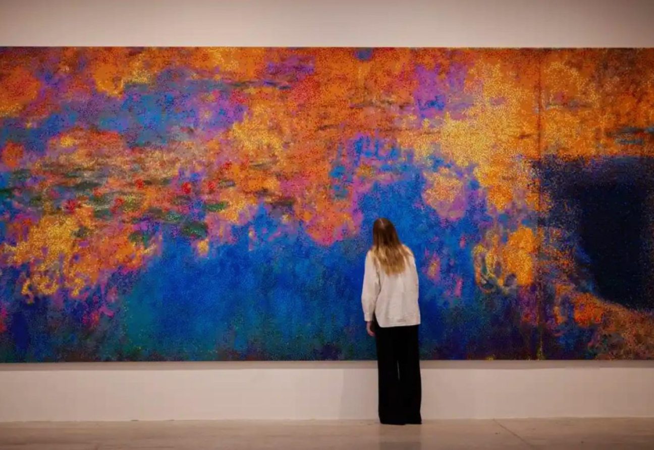 Ai Weiwei reinterpretó una de las obras maestras de Monet con Legos en el Design Museum de Londres. Foto: The Guardian