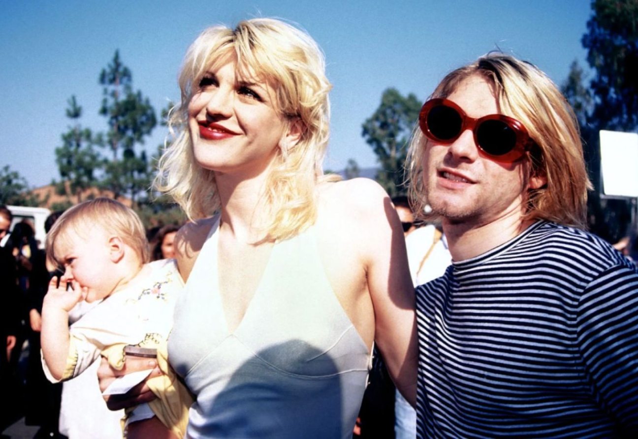Courtney Love와 Kurt Cobain과 아기 Frances Bean Cobain, 1993년 MTV 시상식에서 출처: New Yorker