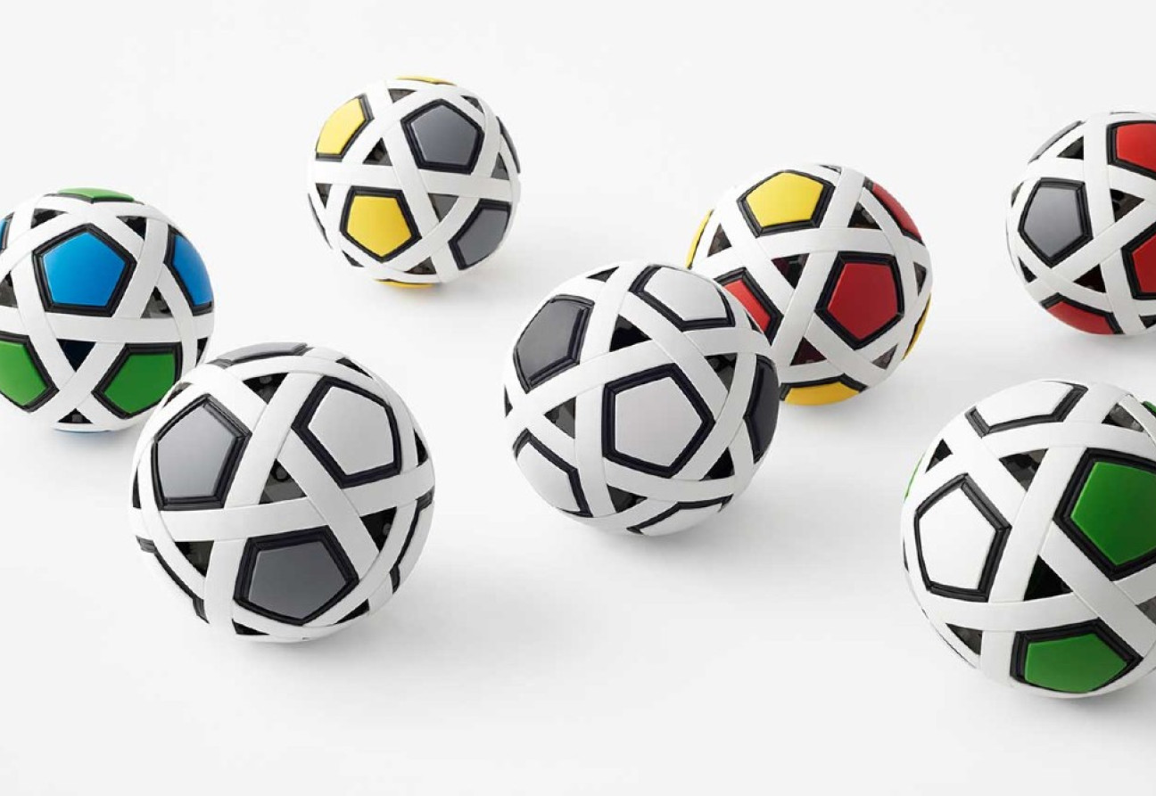 Construisez votre propre ballon de football avec My Football Kit. PHOTO : design-milk.com