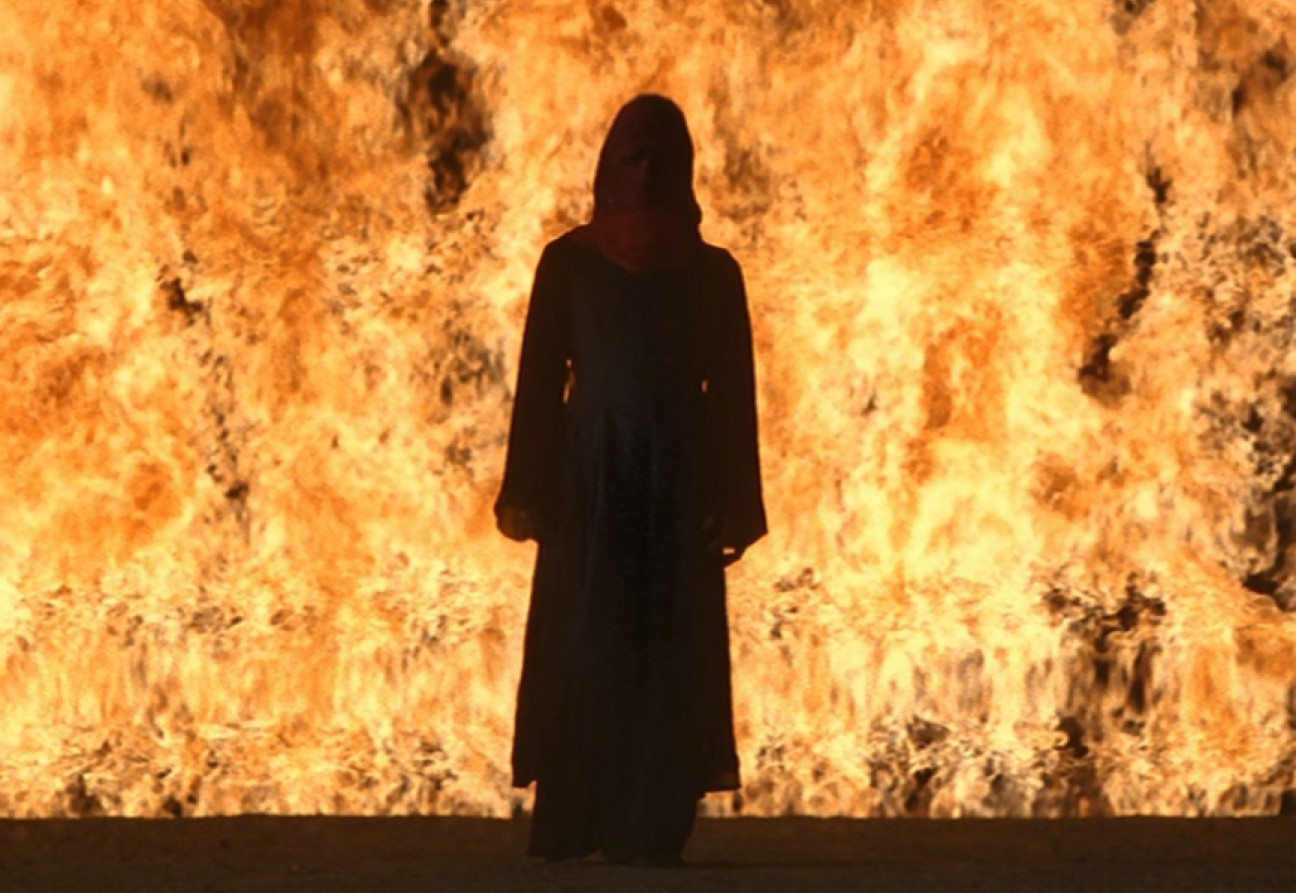 אישה אש, מאת ביל ויולה. מקור: מגזין FAD