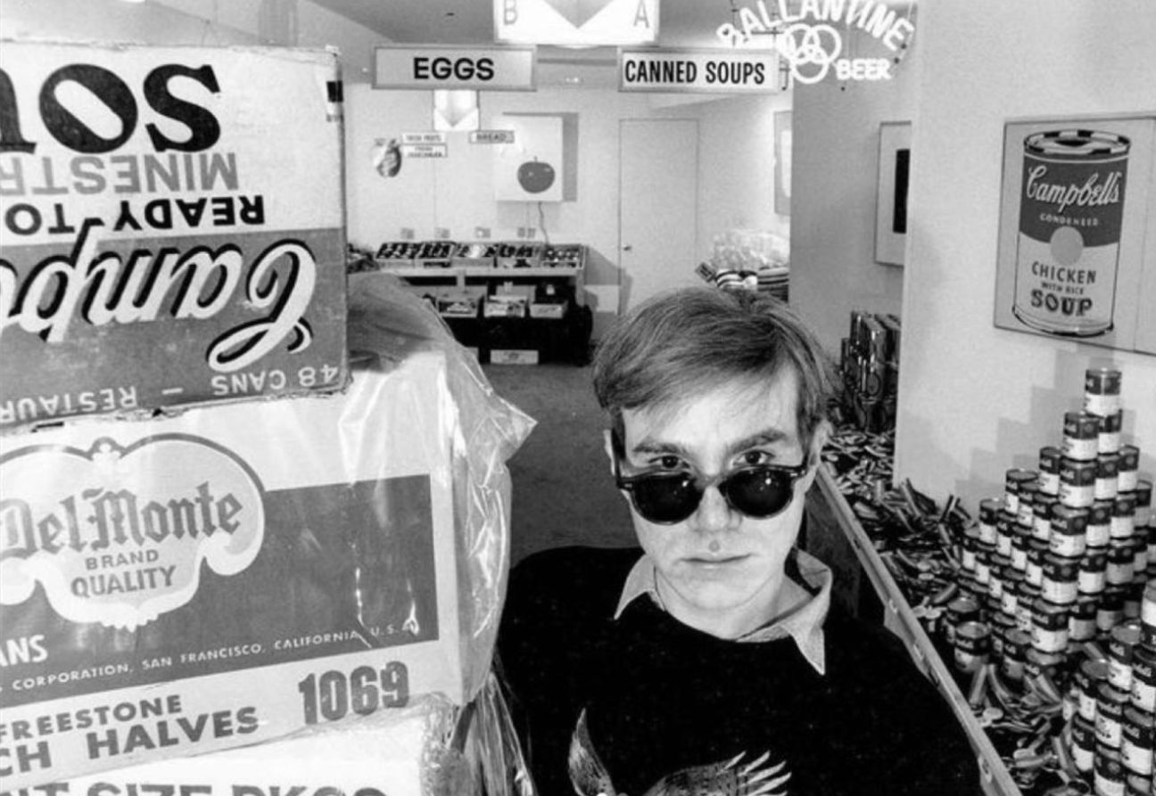 앤디 워홀(Andy Warhol)은 1964년 앙리 도망(Henri Dauman)이 사진을 찍었습니다. 사진: 뉴욕타임스