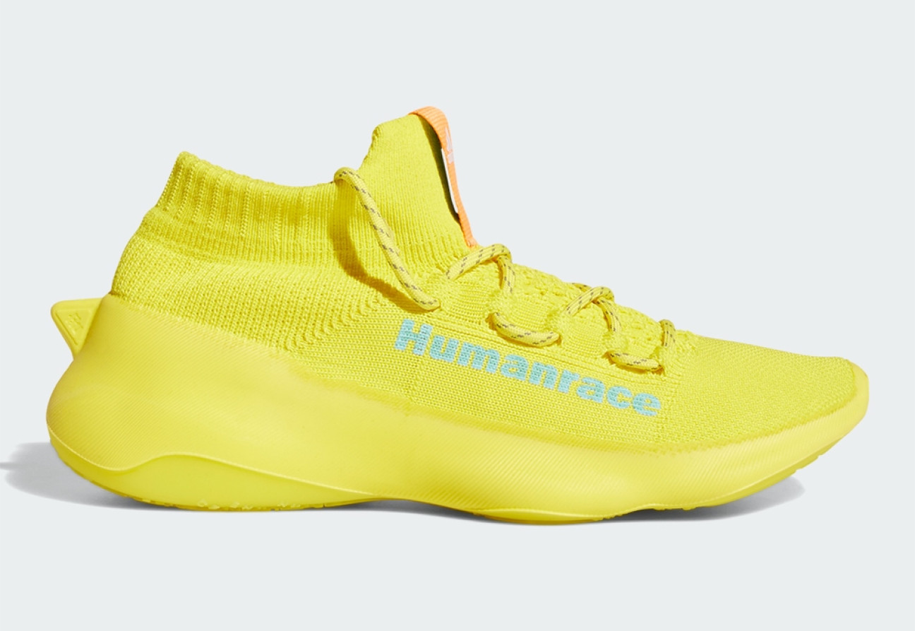 Adidas Shock Yellow Humanrace Sičhona. Fuente: Sneaker News