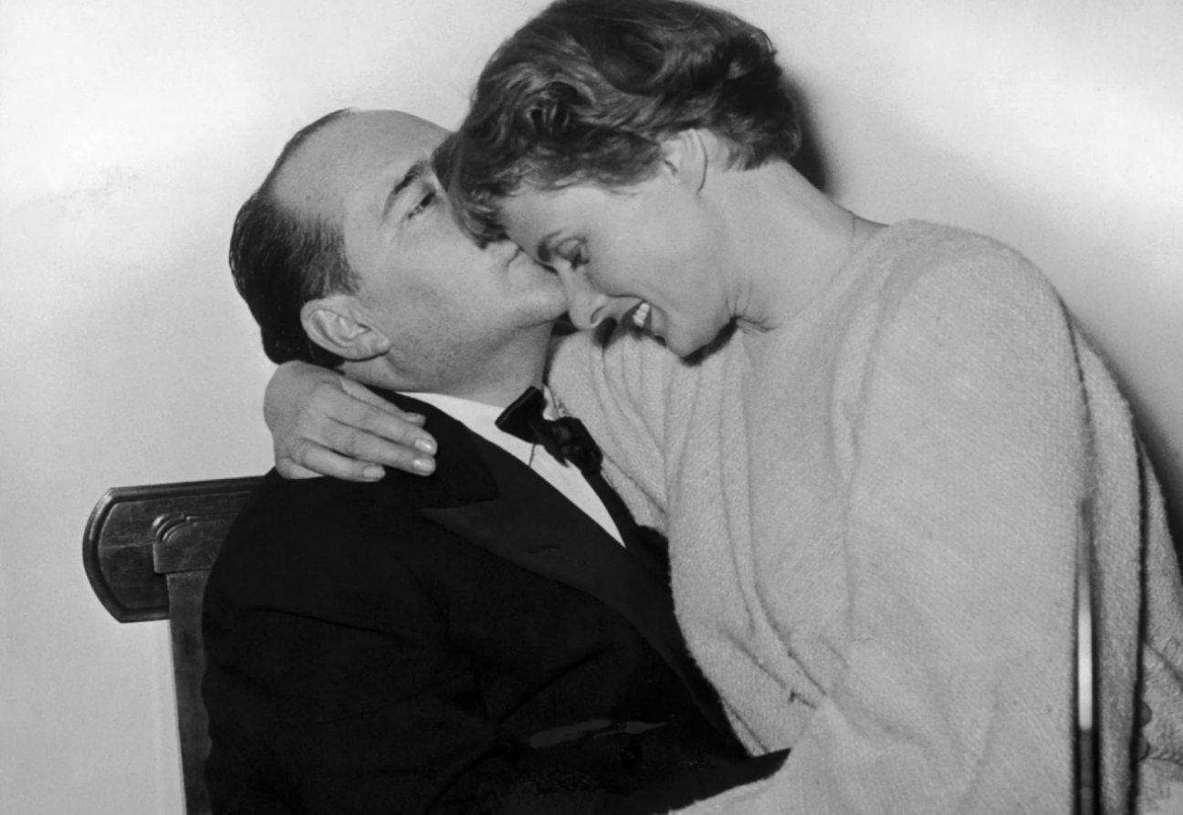 Roberto Rossellini e Ingrid Bergman en Nápoles en 1953. Foto: Vanity Fair 