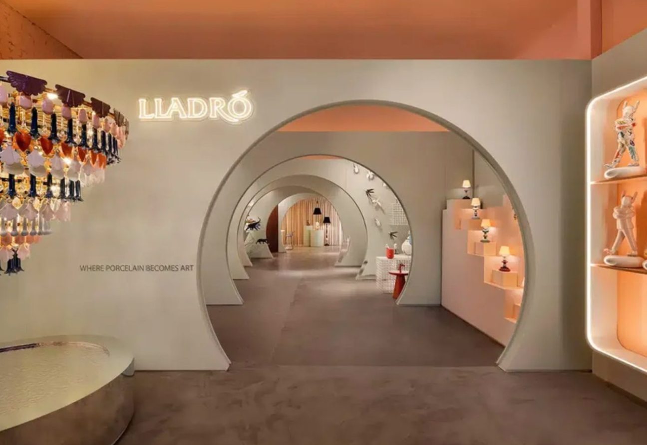 미국 뉴욕의 Lladró 매장을 살펴보세요. 사진: 더 컨트리