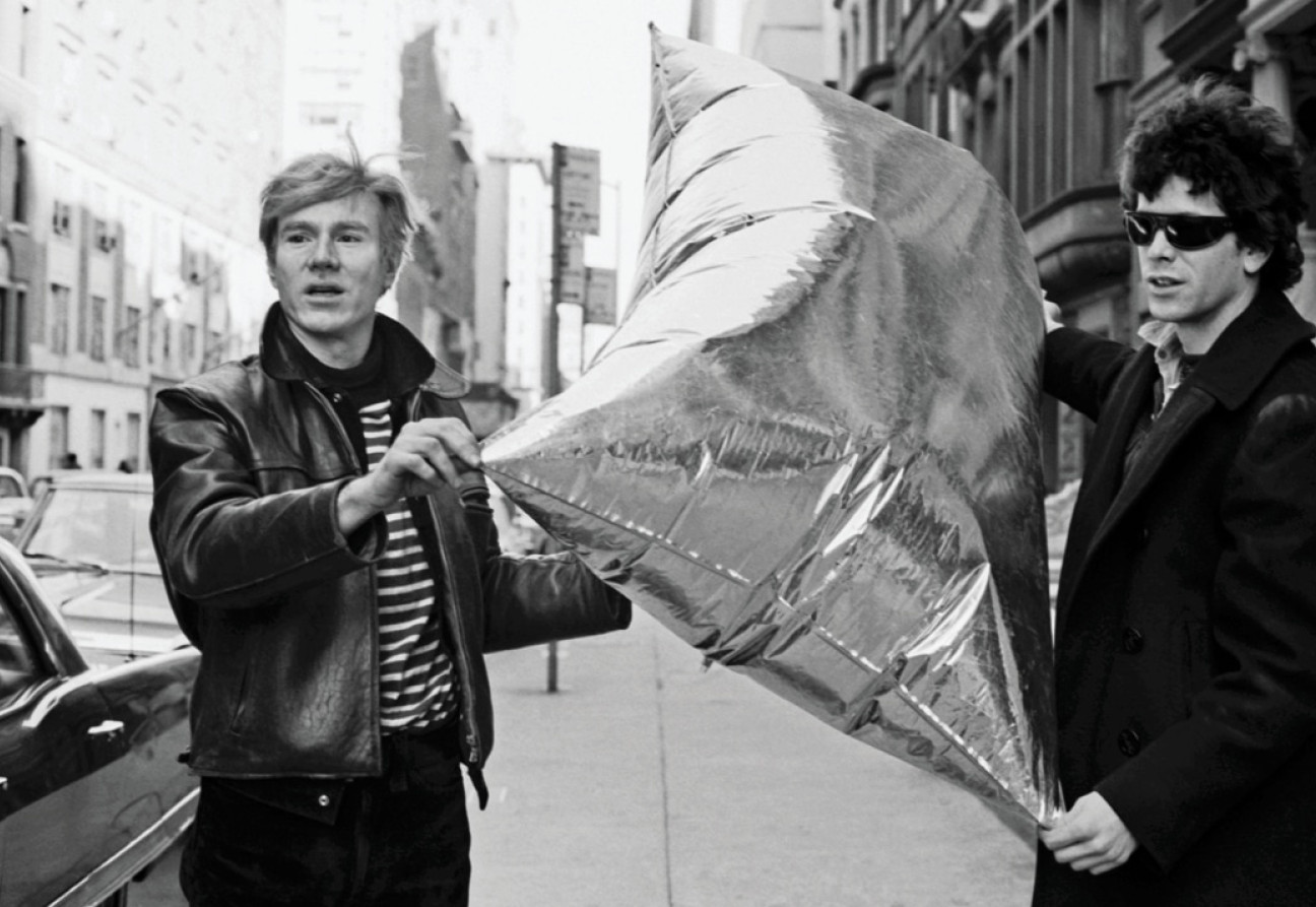 Andy Warhol y Lou Reed. Fuente: Artforum 