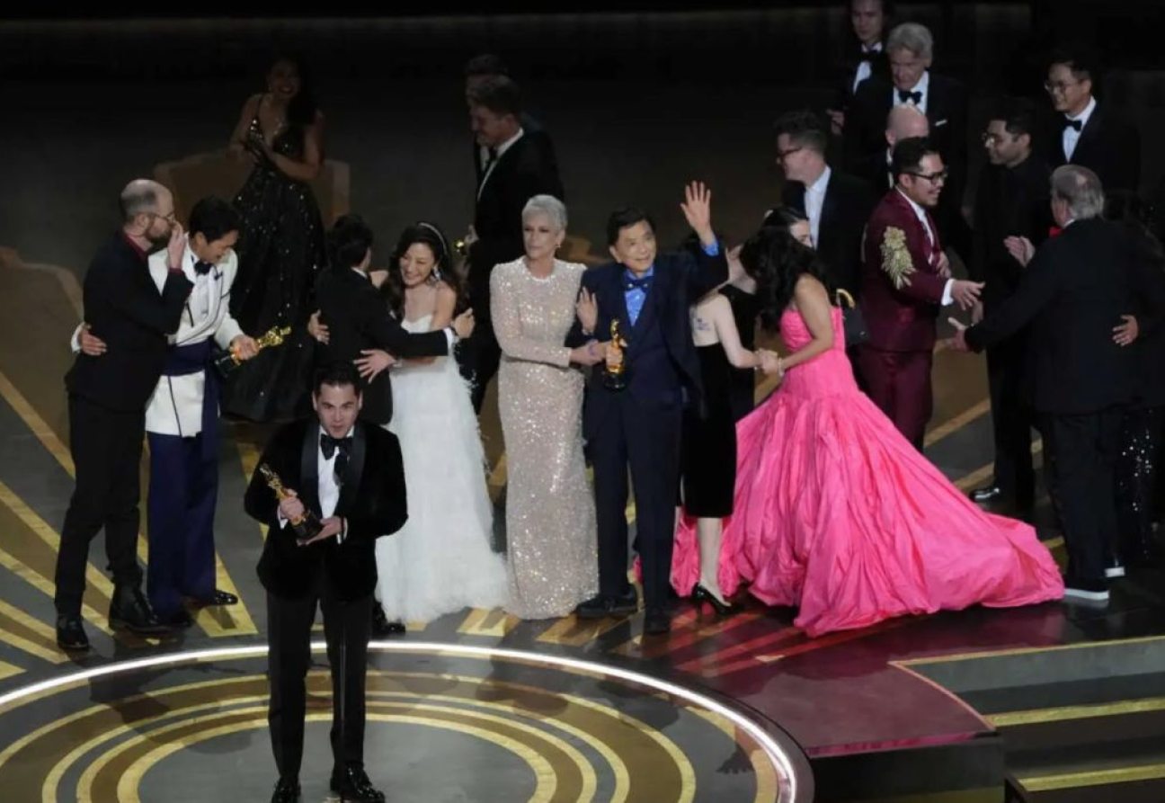 Todo en Todas Partes al Mismo Tiempo ganó el Oscar a Mejor Película. Foto: The New York Times
