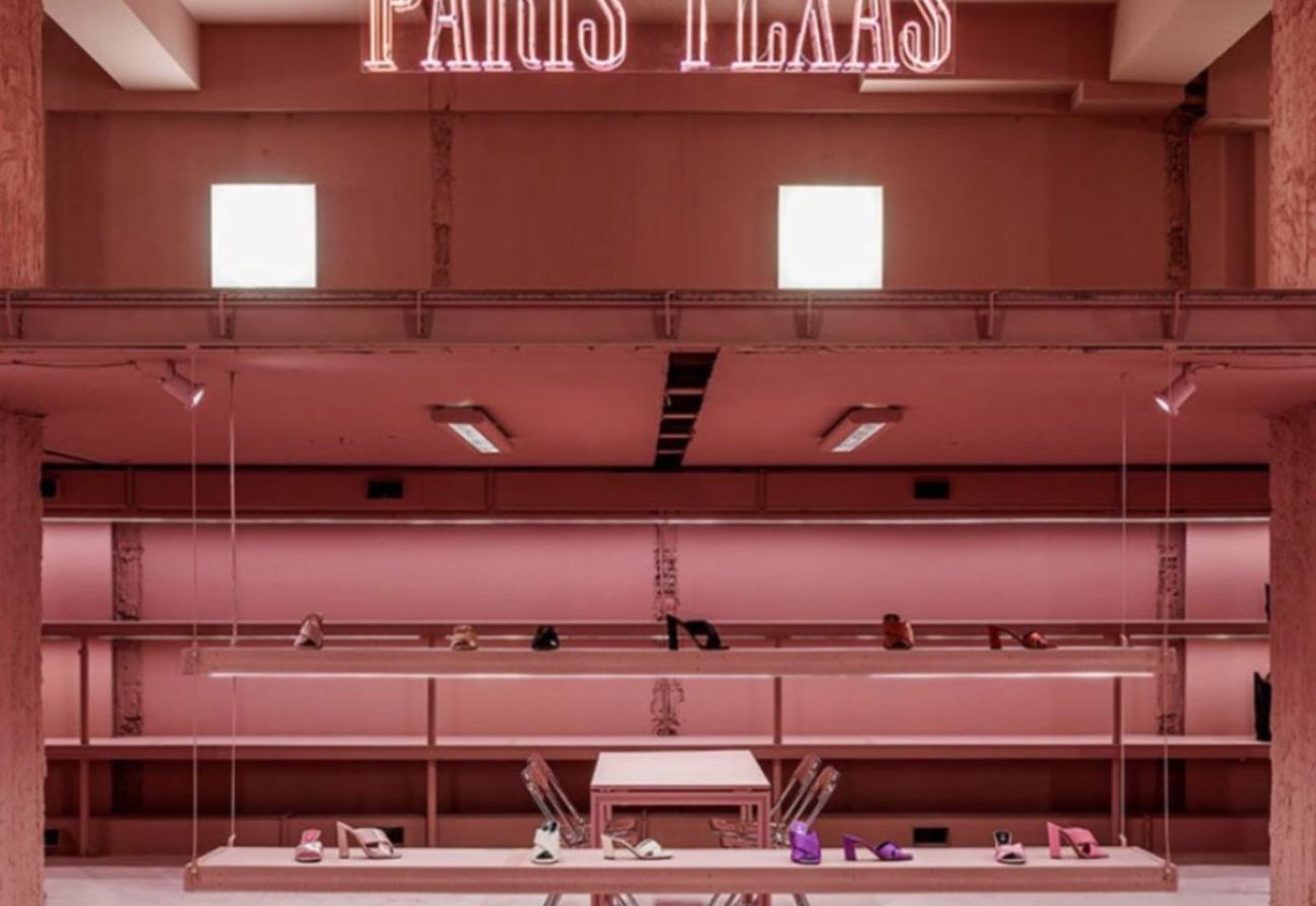 תראה את אולם התצוגה של פריז טקסס. צילום: designboom Instagram