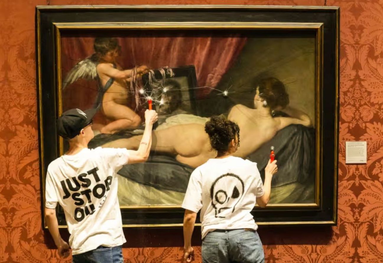 Activistas de Just Stop Oil atacaron la 'Venus del espejo', obra de Diego Velázquez. Foto: The Guardian