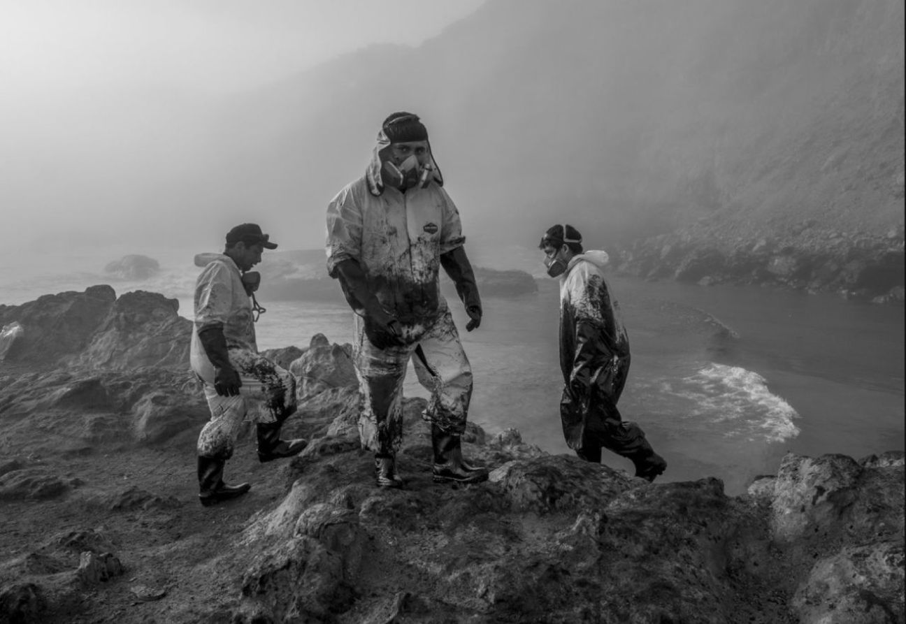 Oil Spill in Lima. Musuk Nolte. Foto: World Press Photo